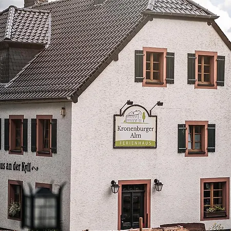 Kronenburger Alm Отель Кроненбург