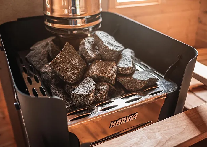 Kronenburger Alm מלון *